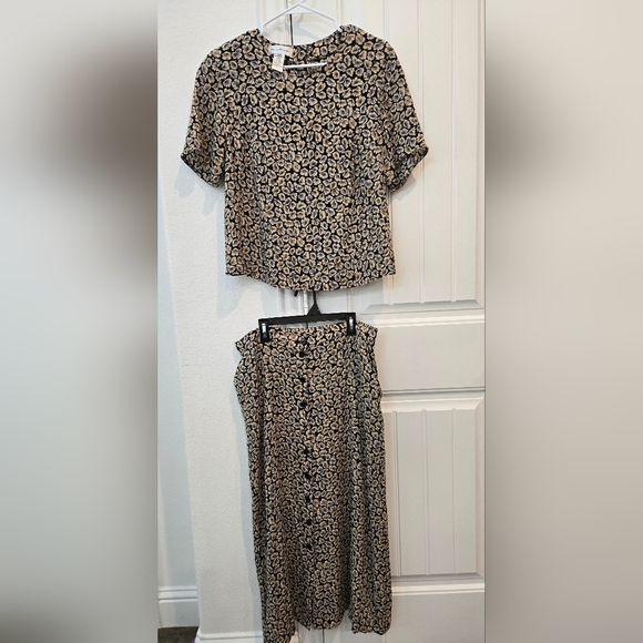 Rena Rowan Dresses & Skirts - Rena Rowan Black and Cream Midi Pencil Skirt‎ Set